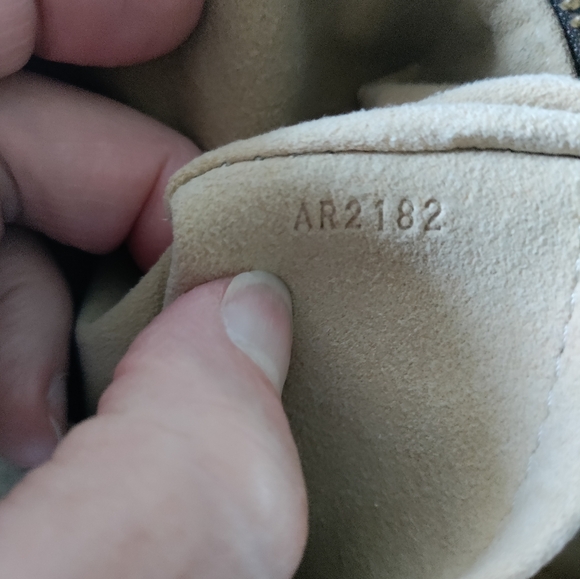 Authentic Louis Vuitton Retiro GM (large)*SOLD** - Picture 2 of 16